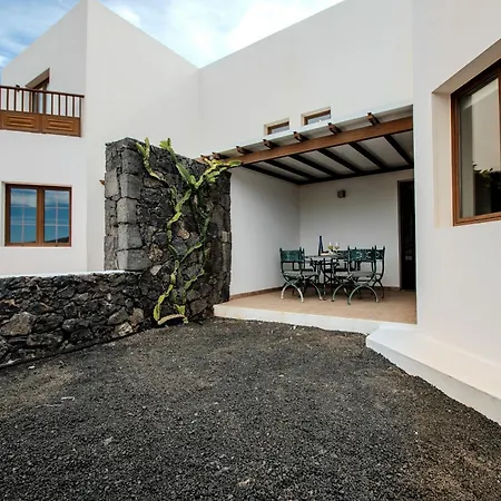 Verol By Villalize Tatil Evi Tinajo